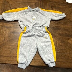 Nike Outfit size 18M